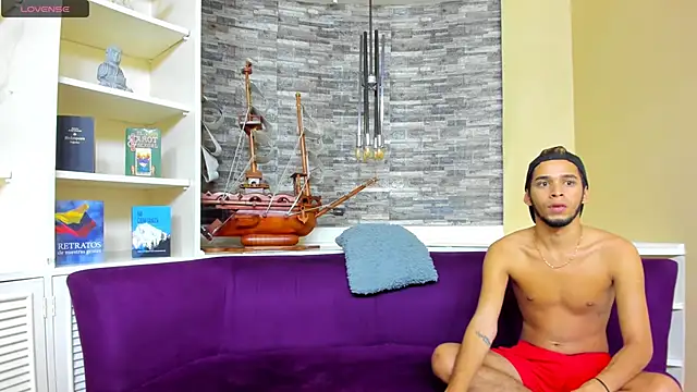 Juicy Creww online show from October 3, 9:28 am