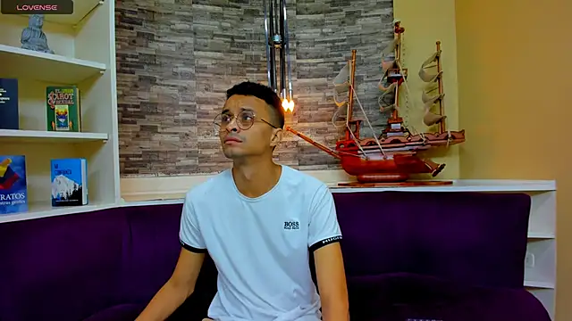 Juicy Creww online show from October 4, 11:08 am