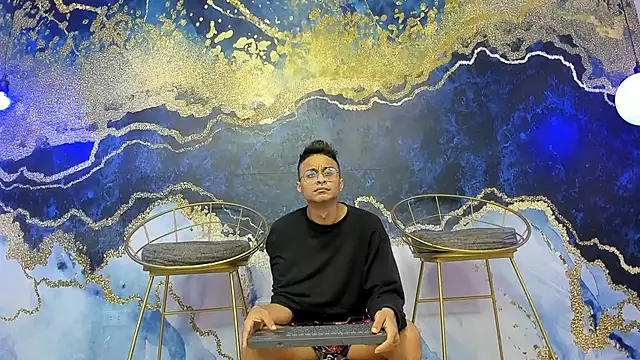 Juicy Creww online show from November 1, 9:55 am