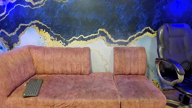 Juicy Creww online show from November 15, 9:28 am