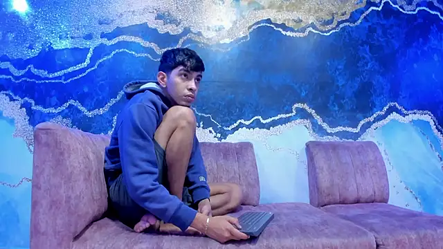 Juicy Creww online show from November 25, 9:31 am