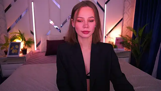 ShyySiren online show from December 17, 9:04 am