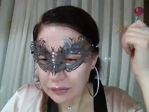 Snapshot of Lomivah chatting on November 8, 5:12 pm Lomivah online show from November 8, 5:12 pm