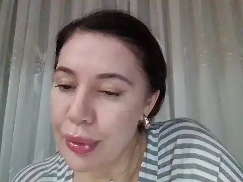 Snapshot of Lomivah chatting on November 27, 8:44 pm Lomivah online show from November 27, 8:44 pm