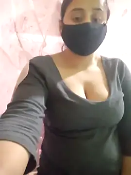 Snapshot of Romantic_couple89 chatting on December 14, 1:22 am Romantic couple89 online show from December 14, 1:22 am