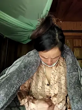 Snapshot of lily-00 chatting on November 22, 6:23 am lily-00 online show from November 22, 6:23 am