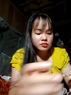 emilyzz online show from May 2, 1:49 pm