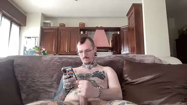 Snapshot of Chaserlovebear chatting on April 15, 12:56 pm Chaserlovebear online show from April 15, 12:56 pm