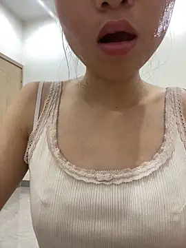 Snapshot of Bella_sexy98 chatting on October 29, 3:47 pm Bella sexy98 online show from October 29, 3:47 pm