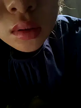 Snapshot of Bella_sexy98 chatting on November 13, 1:59 am Bella sexy98 online show from November 13, 1:59 am