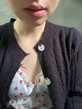 Snapshot of Bella_sexy98 chatting on November 19, 4:12 am Bella sexy98 online show from November 19, 4:12 am