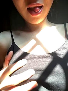 Snapshot of Bella_sexy98 chatting on November 24, 4:45 am Bella sexy98 online show from November 24, 4:45 am