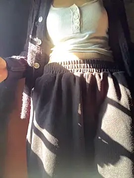 Snapshot of Bella_sexy98 chatting on December 1, 2:16 am Bella sexy98 online show from December 1, 2:16 am