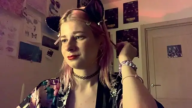 Snapshot of PinkVampire chatting on October 7, 8:39 pm PinkVampire online show from October 7, 8:39 pm