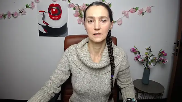 Snapshot of TayaFinch chatting on November 7, 1:11 pm TayaFinch online show from November 7, 1:11 pm