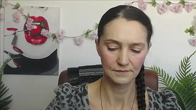 TayaFinch online show from February 10, 1:15 pm