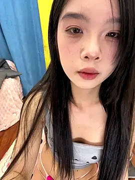 Snapshot of qiqi_x chatting on November 19, 12:49 pm qiqi x online show from November 19, 12:49 pm