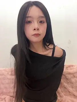 Snapshot of qiqi_x chatting on December 2, 2:12 pm qiqi x online show from December 2, 2:12 pm