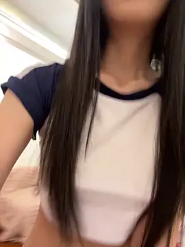 qiqi x online show from May 2, 1:49 pm