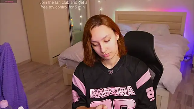 Snapshot of LilyannRosse chatting on October 31, 7:09 am LilyannRosse online show from October 31, 7:09 am