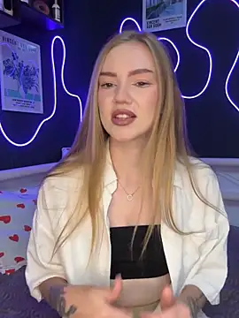 MilaMoone online show from October 19, 9:10 am