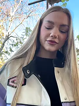 MilaMoone online show from November 2, 11:45 am