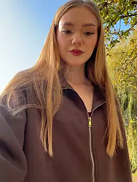 MilaMoone online show from November 7, 11:10 am