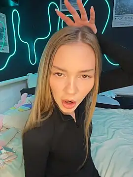 MilaMoone online show from February 18, 1:07 pm