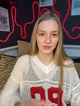 MilaMoone online show from May 31, 12:01 pm