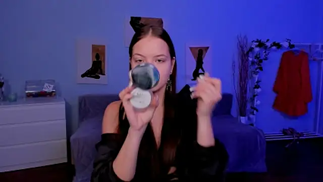 Snapshot of BetsyKiss chatting on November 12, 5:30 am BetsyKiss online show from November 12, 5:30 am