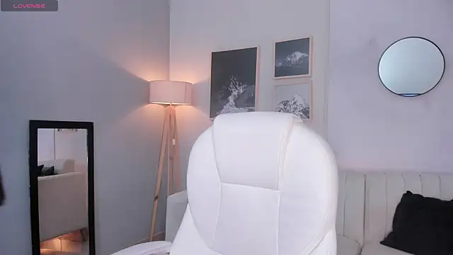 Tiffany Low online show from December 14, 1:27 pm