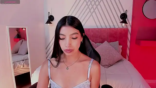 Tiffany Low online show from April 30, 5:08 pm