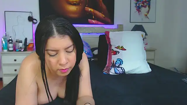 Snapshot of kati_jones77 chatting on November 1, 8:16 am kati jones77 online show from November 1, 8:16 am