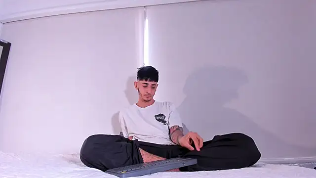 Snapshot of j_martony chatting on November 25, 12:05 pm j martony online show from November 25, 12:05 pm