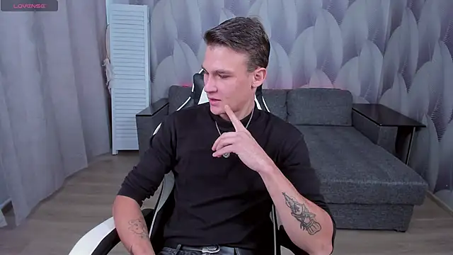 Snapshot of AdamGold01 chatting on October 1, 1:17 pm AdamGold01 online show from October 1, 1:17 pm