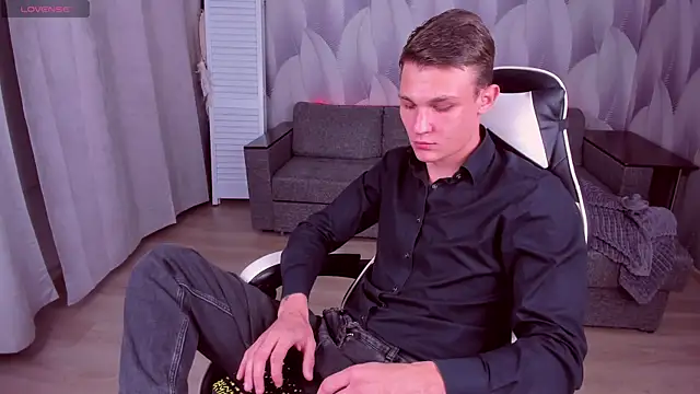 Snapshot of AdamGold01 chatting on October 2, 6:37 pm AdamGold01 online show from October 2, 6:37 pm