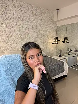 Snapshot of EMILIIA_RICHTER__ chatting on November 21, 7:34 pm EMILIIA RICHTER online show from November 21, 7:34 pm