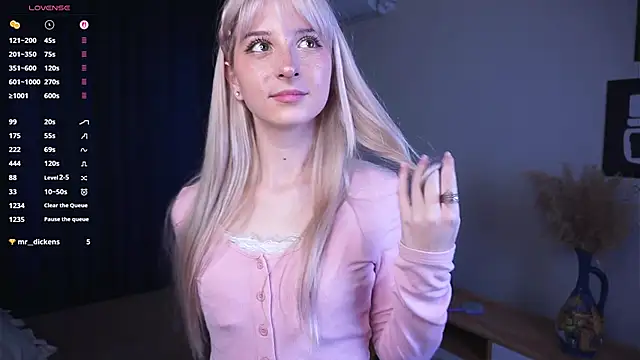 Snapshot of FridaAaberg chatting on September 24, 7:12 am FridaAaberg online show from September 24, 7:12 am