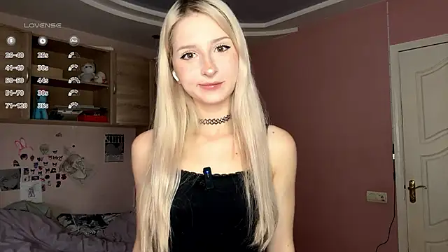 Snapshot of FridaAaberg chatting on October 29, 7:43 am FridaAaberg online show from October 29, 7:43 am