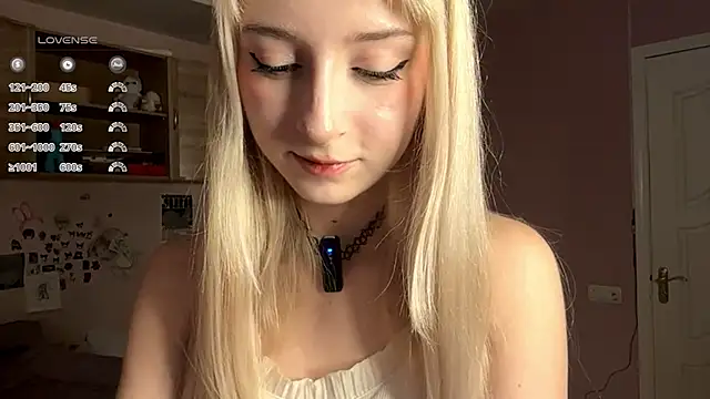 Snapshot of FridaAaberg chatting on November 12, 7:42 am FridaAaberg online show from November 12, 7:42 am