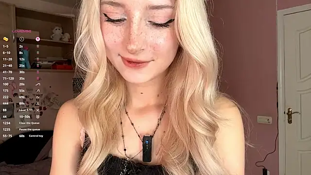 Snapshot of FridaAaberg chatting on November 14, 7:07 am FridaAaberg online show from November 14, 7:07 am