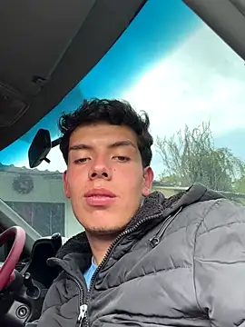 Snapshot of mattebret11 chatting on December 16, 5:51 pm mattebret11 online show from December 16, 5:51 pm