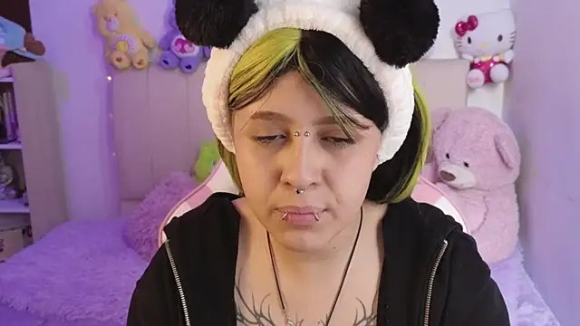 NekoWaifu online show from May 22, 2:44 pm