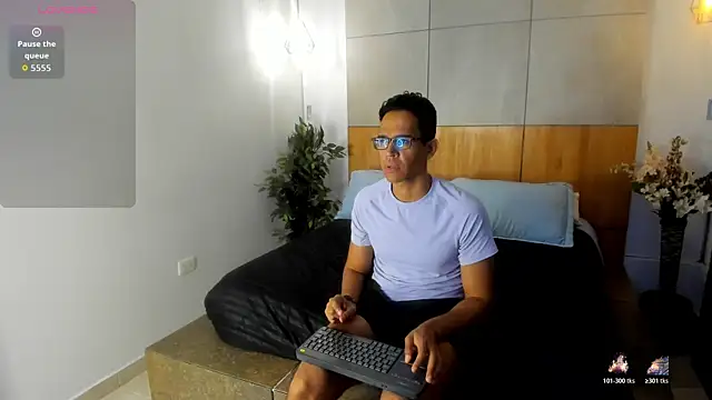 Snapshot of JacobDraven chatting on November 14, 3:49 am JacobDraven online show from November 14, 3:49 am