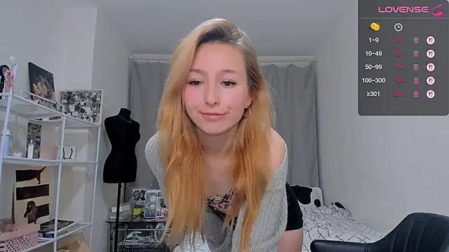 Snapshot of SandyCramerrr chatting on December 16, 12:04 am SandyCramerrr online show from December 16, 12:04 am