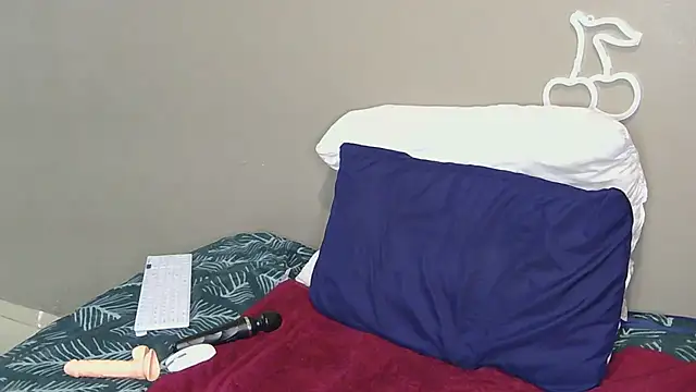 Serafynn online show from September 30, 1:49 pm