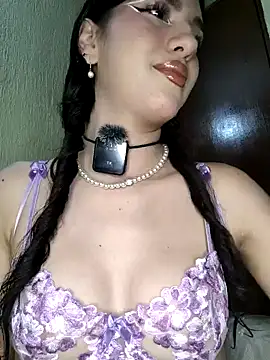 Snapshot of Emily-hottson chatting on October 19, 6:58 am Emily-hottson online show from October 19, 6:58 am