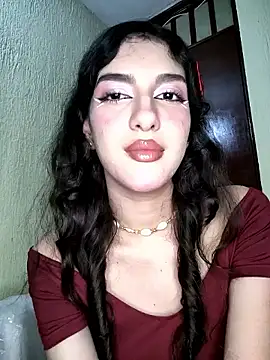 Snapshot of Emily-hottson chatting on October 20, 5:19 am Emily-hottson online show from October 20, 5:19 am