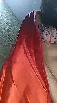 Snapshot of Emily-hottson chatting on November 2, 4:59 am Emily-hottson online show from November 2, 4:59 am