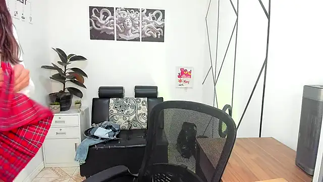 Snapshot of Angel-dragun chatting on November 11, 7:36 pm Angel-dragun online show from November 11, 7:36 pm